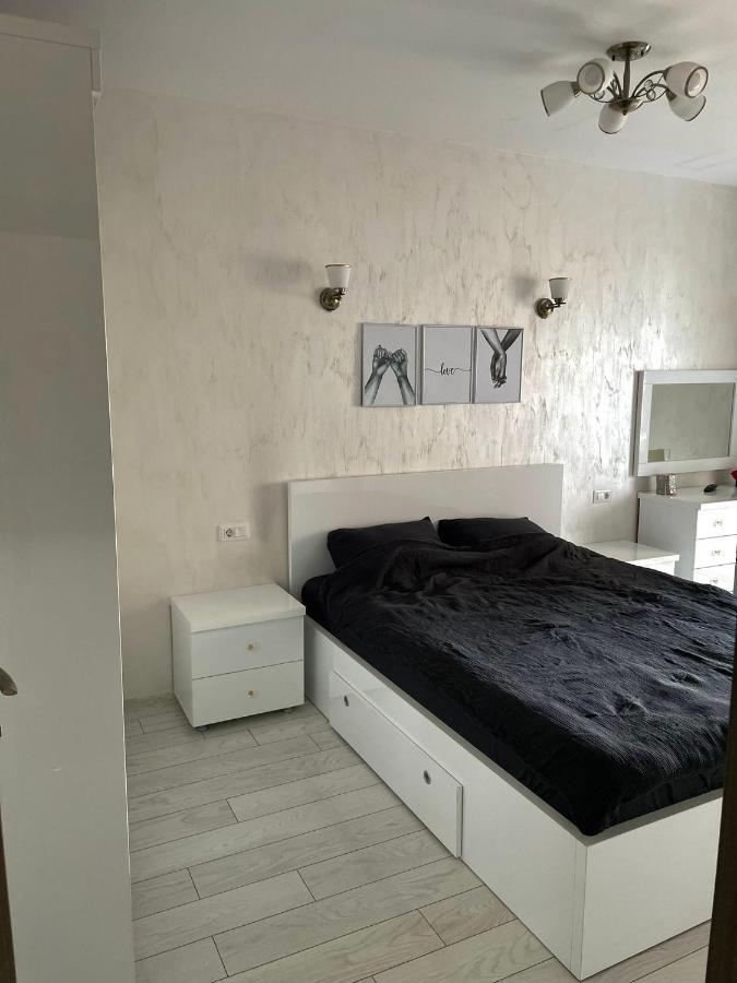Apartament Corni Apartment Ramnicu Valcea Exterior photo